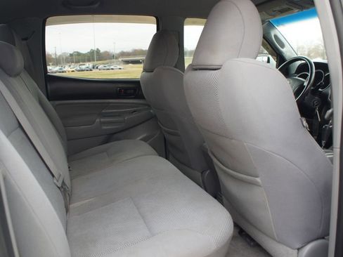 Used 2011 Toyota Tacoma PreRunner image 18