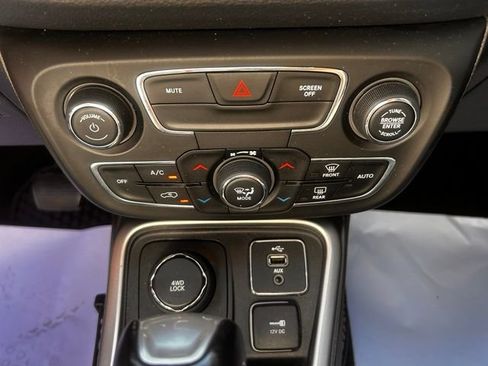 Used 2018 Jeep Compass Latitude w/ Popular Equipment Group AWD/4WD image 25