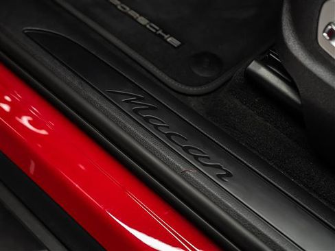 Certified 2026 Porsche Macan AWD/4WD image 23