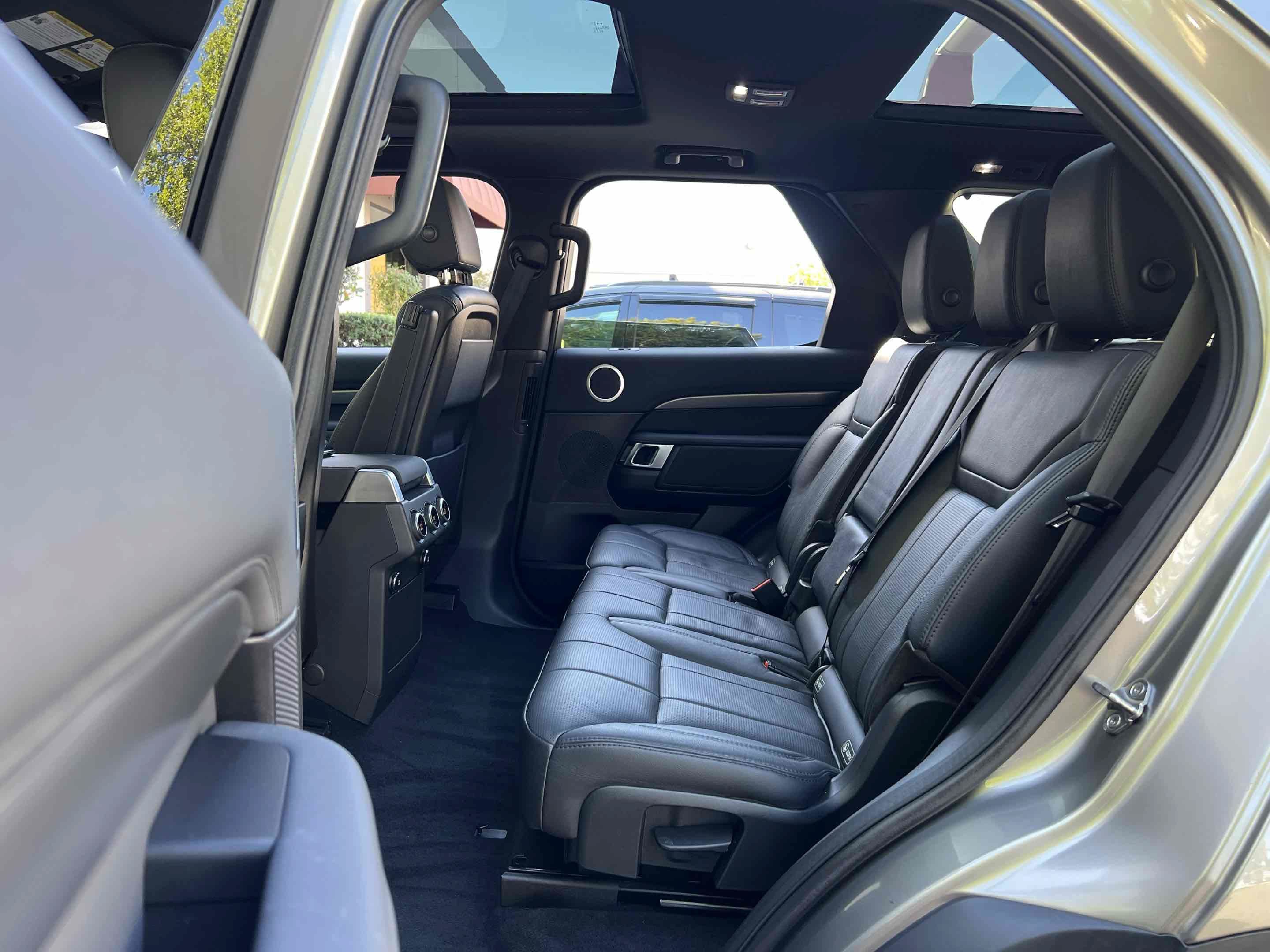 Used 2018 Land Rover Discovery HSE AWD/4WD image 32