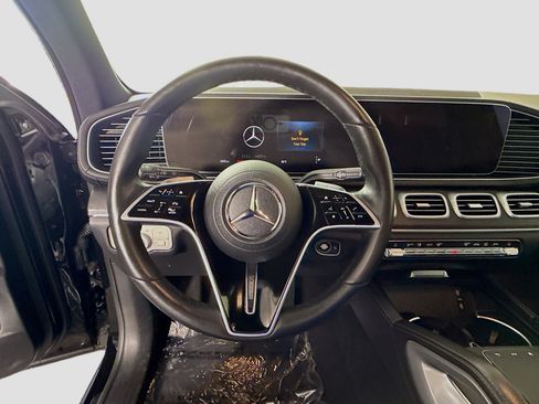 Used 2025 Mercedes-Benz GLS 450 4MATIC image 13
