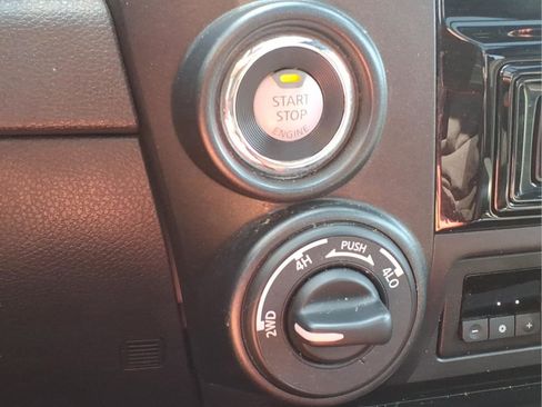 Used 2024 Nissan Titan PRO-4X w/ Pro-4x Convenience Package image 12