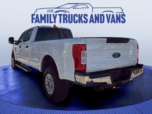 Used 2018 Ford F350 XLT image 2
