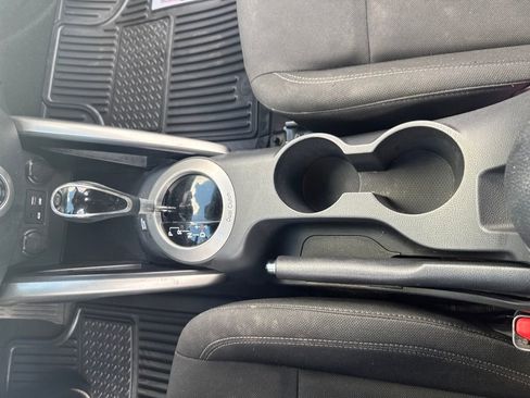 Used 2017 Hyundai Veloster Value Edition image 27