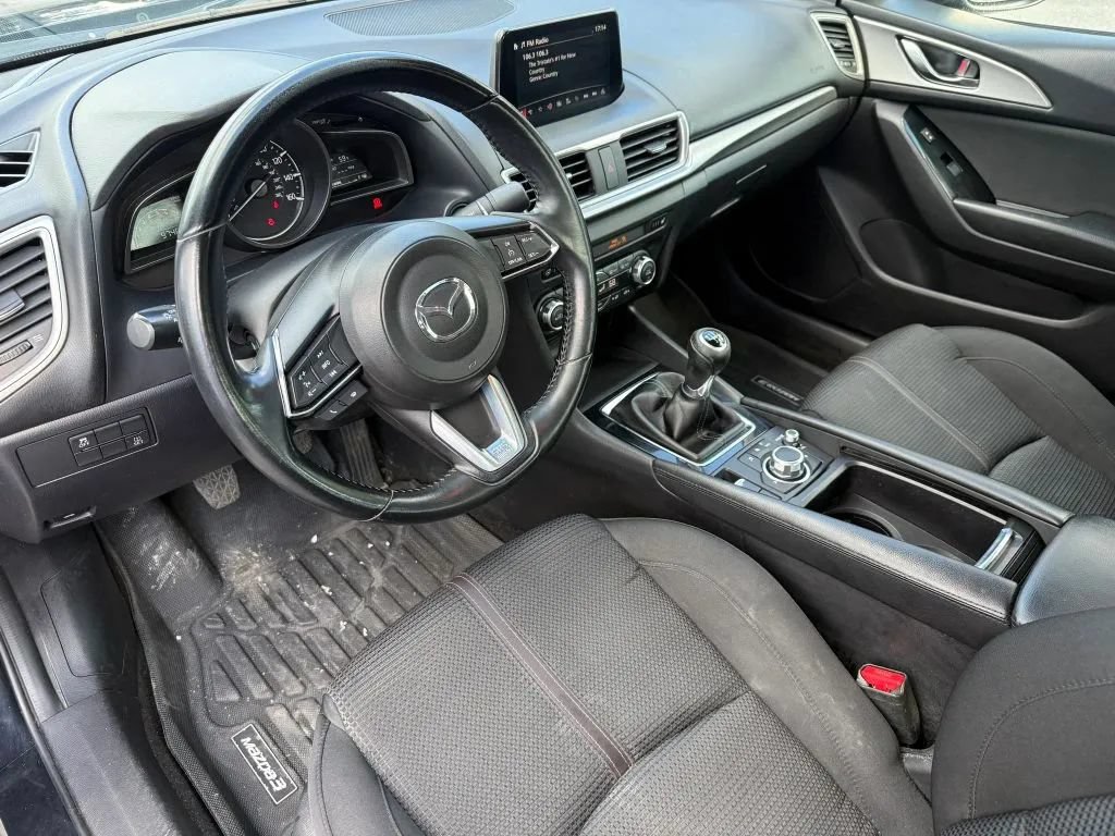 Used 2018 MAZDA MAZDA3 Grand Touring FWD image 2