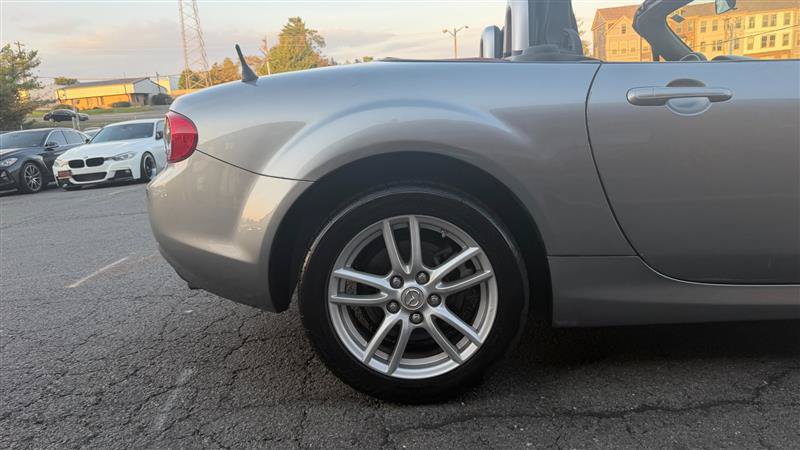 Used 2012 MAZDA MX-5 Miata Sport w/ Convenience Pkg RWD image 4