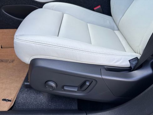 New 2026 Volvo XC40 B5 Plus w/ Protection Package Premier AWD/4WD image 8