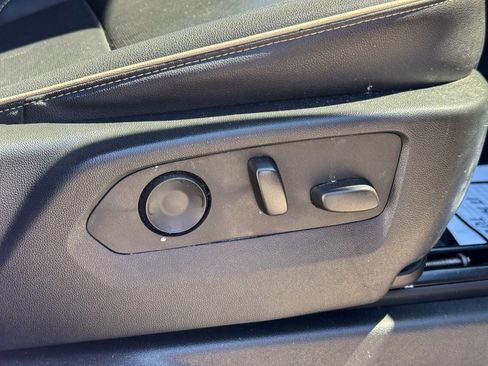 Used 2023 Chevrolet Suburban Premier image 15