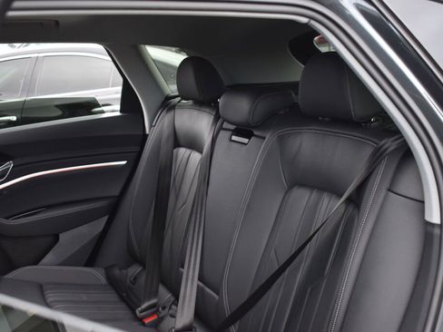Used 2021 Audi e-tron Premium w/ Convenience Plus Package image 22