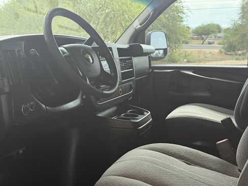 Used 2014 Chevrolet Express 2500 RWD image 22