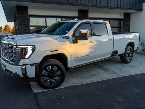 Used 2024 GMC Sierra 3500 Denali w/ Denali Reserve Package image 2