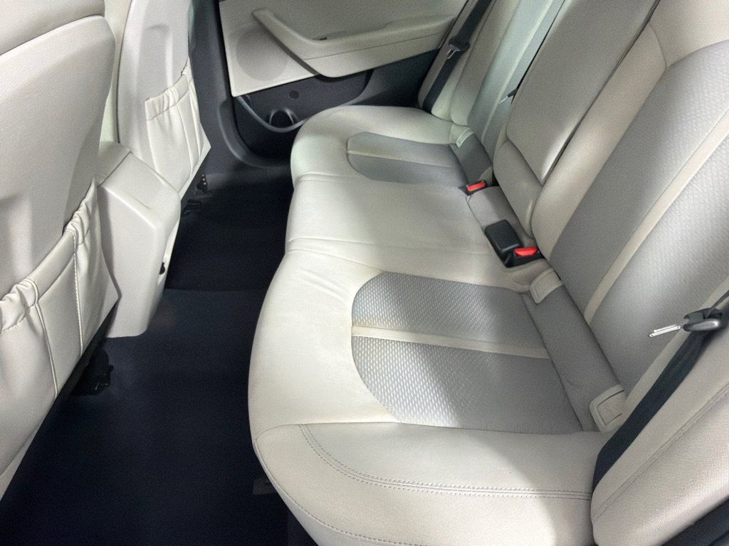 Used 2017 Hyundai Sonata SE FWD image 16