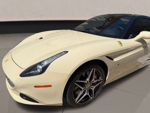 Used 2016 Ferrari California T image 15