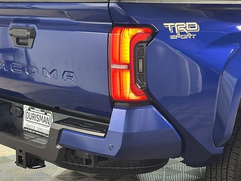 Used 2025 Toyota Tacoma TRD Sport image 9
