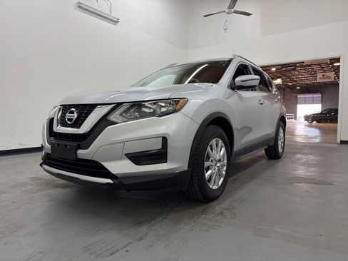 Used 2017 Nissan Rogue SV w/ SV Family Package image 22