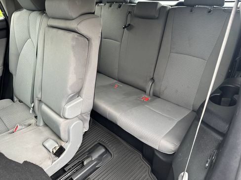 Used 2021 Toyota Highlander LE AWD/4WD image 15