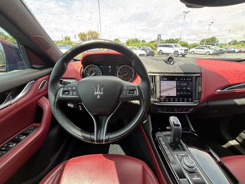 Used 2022 Maserati Levante GT AWD/4WD image 21