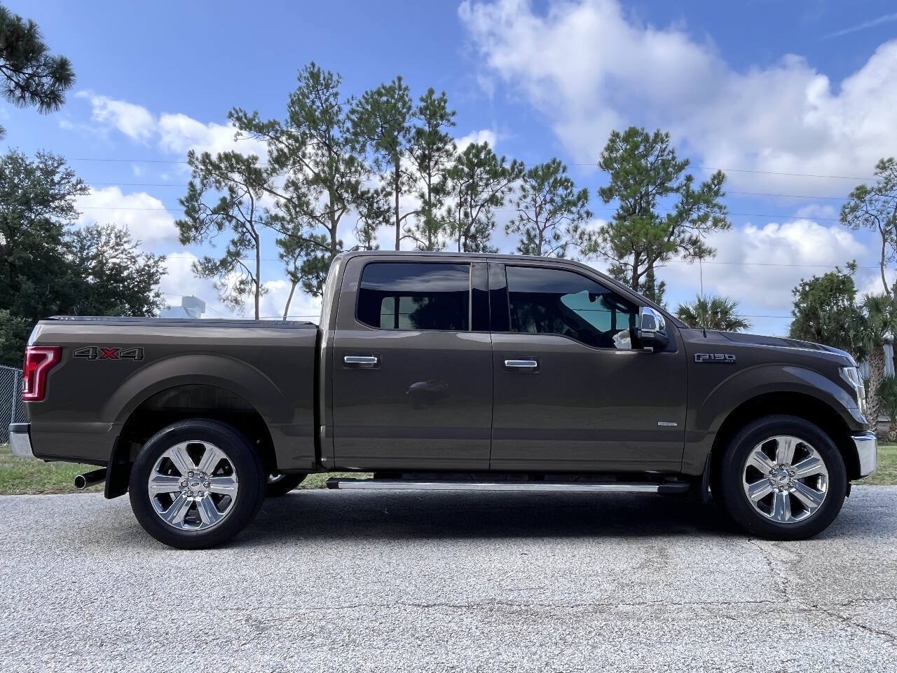 Used 2015 Ford F150 XLT w/ Equipment Group 302A Luxury AWD/4WD image 14