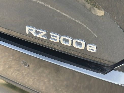 Used 2024 Lexus RZ 300e Premium image 33
