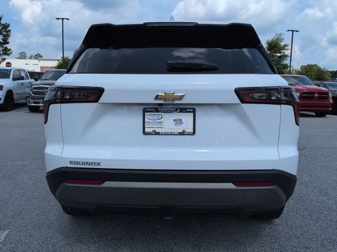 Used 2026 Chevrolet Equinox LT FWD image 6