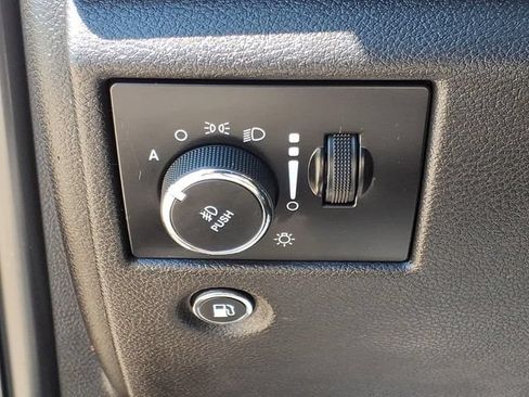 Used 2018 Jeep Grand Cherokee Altitude AWD/4WD image 20