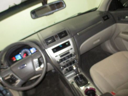 Used 2010 Ford Fusion Hybrid FWD image 19