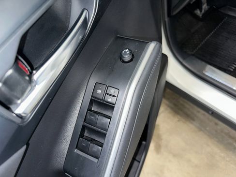 Used 2023 Toyota Highlander XLE image 9