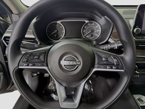 Used 2024 Nissan Altima 2.5 SV image 14