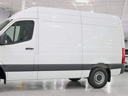 Used 2025 Mercedes-Benz Sprinter 2500 image 4