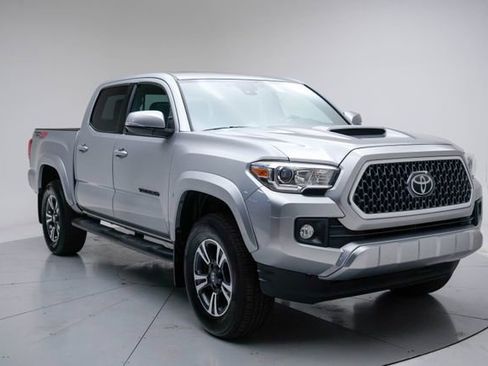 Used 2019 Toyota Tacoma TRD Sport AWD/4WD image 7