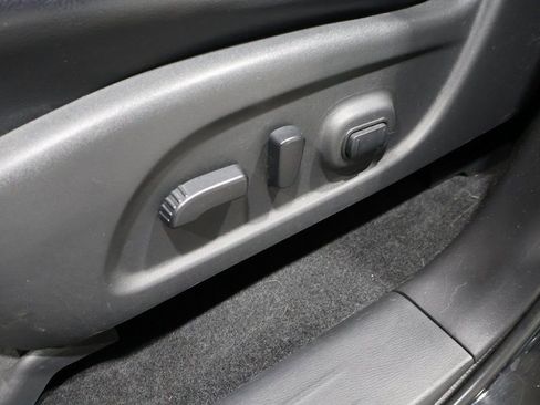 Used 2019 Nissan Pathfinder SL image 12