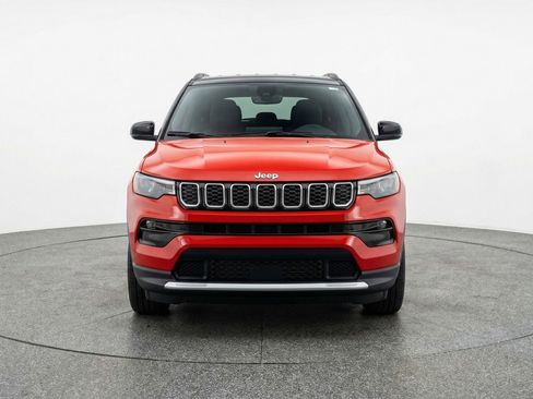 Used 2025 Jeep Compass Limited AWD/4WD image 2