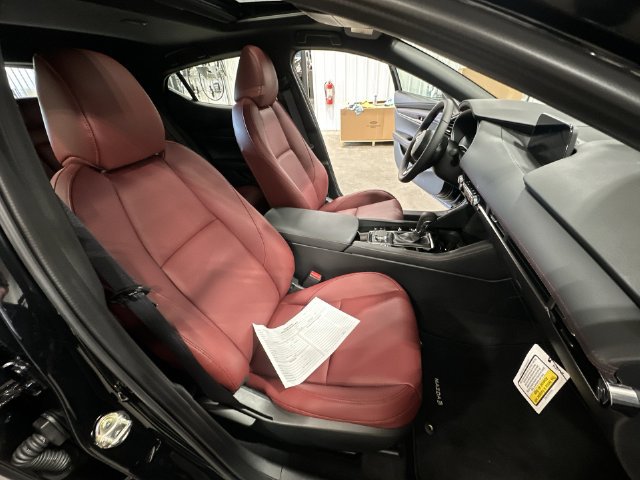 New 2026 MAZDA MAZDA3 Carbon AWD/4WD image 32