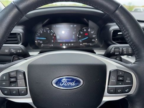 Used 2021 Ford Explorer XLT w/ Equipment Group 202A AWD/4WD image 12