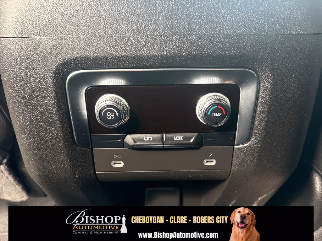 Used 2024 GMC Yukon XL SLT AWD/4WD image 16
