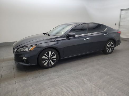Used 2019 Nissan Altima 2.5 SV FWD image 2