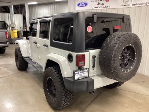 Used 2016 Jeep Wrangler Unlimited Sahara w/ Connectivity Group image 3