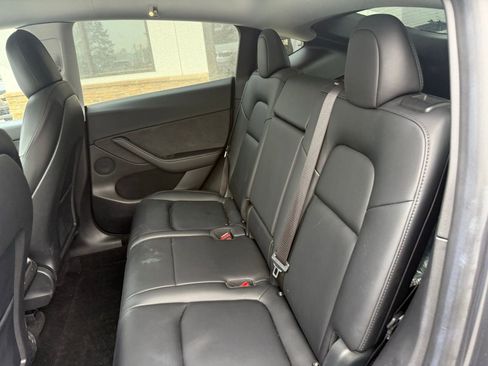 Used 2021 Tesla Model Y Long Range image 3