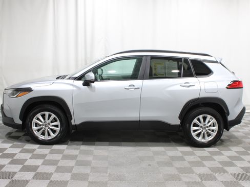 Used 2024 Toyota Corolla Cross LE FWD image 34