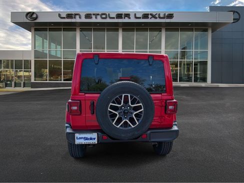 Used 2025 Jeep Wrangler Sahara AWD/4WD image 4