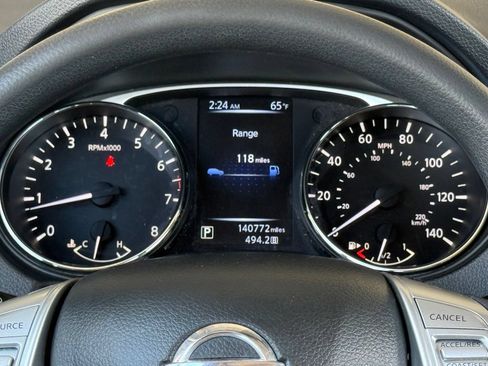 Used 2015 Nissan Rogue S AWD/4WD image 30
