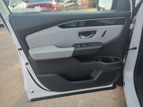 Certified 2023 Honda Pilot Touring image 16