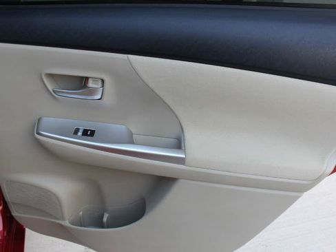 Used 2012 Toyota Prius V Three w/ Preferred Accessory Pkg FWD image 18