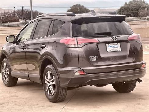 Used 2018 Toyota RAV4 LE image 5