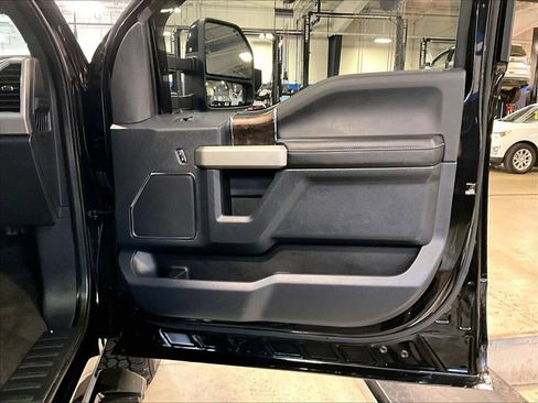 Used 2022 Ford F250 Lariat w/ Lariat Ultimate Package AWD/4WD image 12
