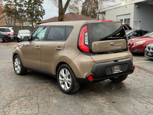Used 2015 Kia Soul + image 4