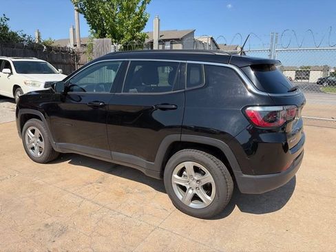Used 2024 Jeep Compass Latitude AWD/4WD image 3