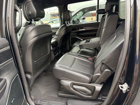 Used 2024 Jeep Wagoneer L Series II RWD image 21