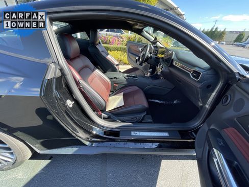 Used 2025 Ford Mustang GT Premium image 34