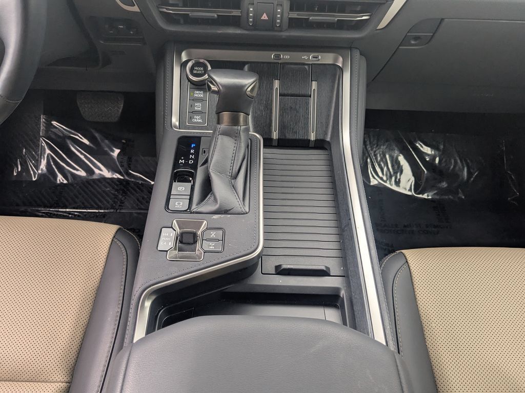 Used 2024 Lexus GX 550 AWD/4WD image 6